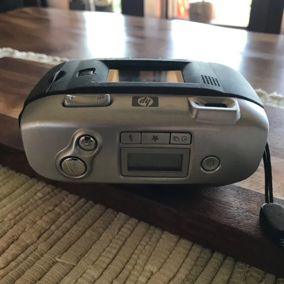 HP Digital Camera - Picture 2 of 4